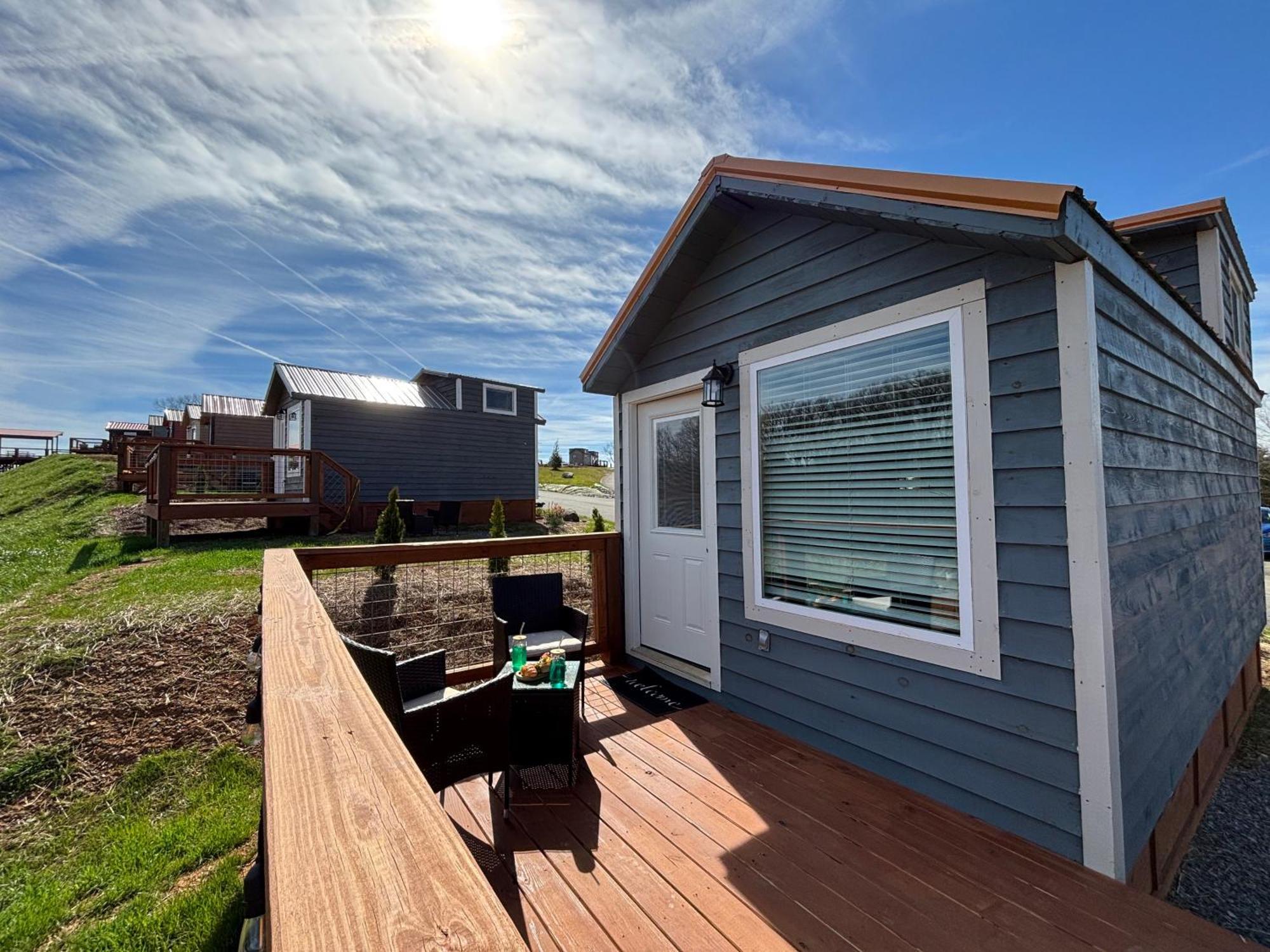 Sojourn Lodging Sevierville Bagian luar foto