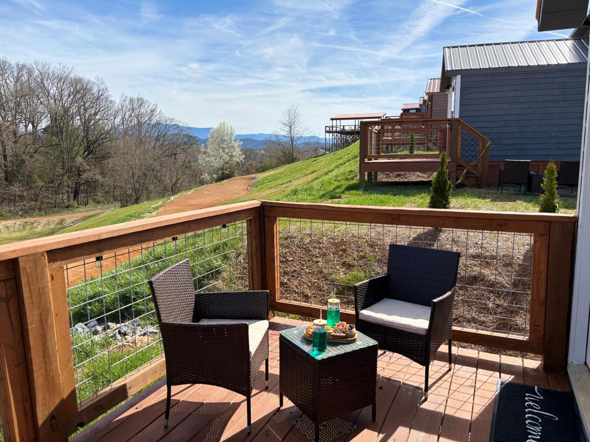 Sojourn Lodging Sevierville Bagian luar foto