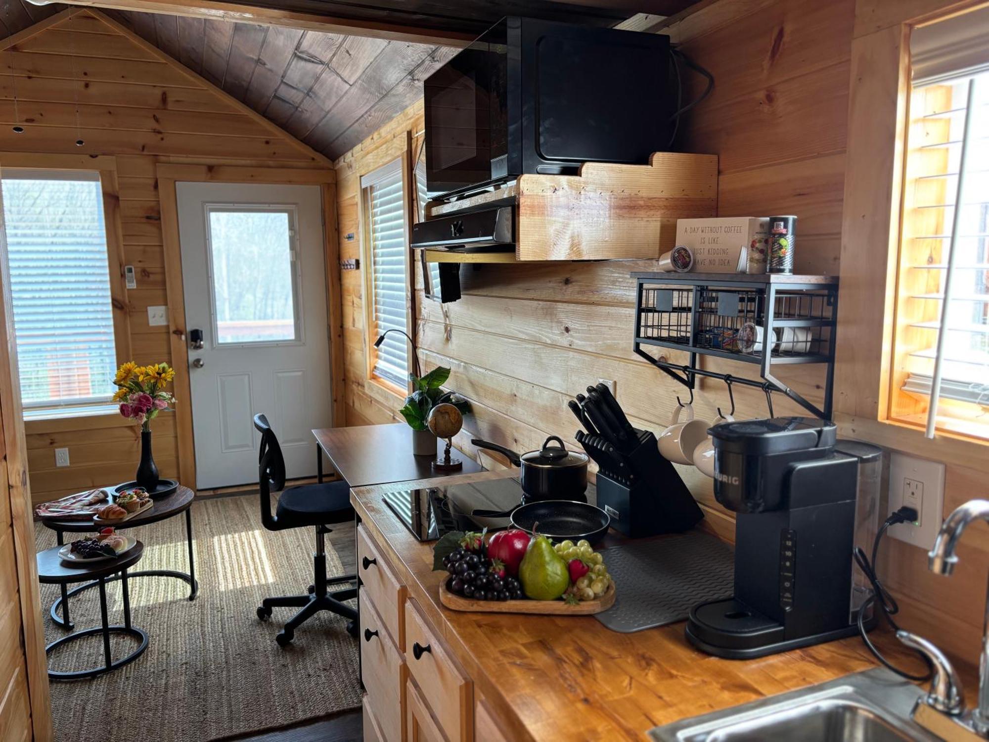 Sojourn Lodging Sevierville Bagian luar foto