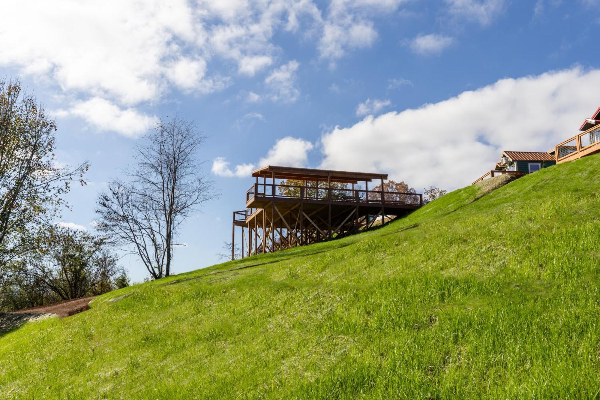 Sojourn Lodging Sevierville Bagian luar foto