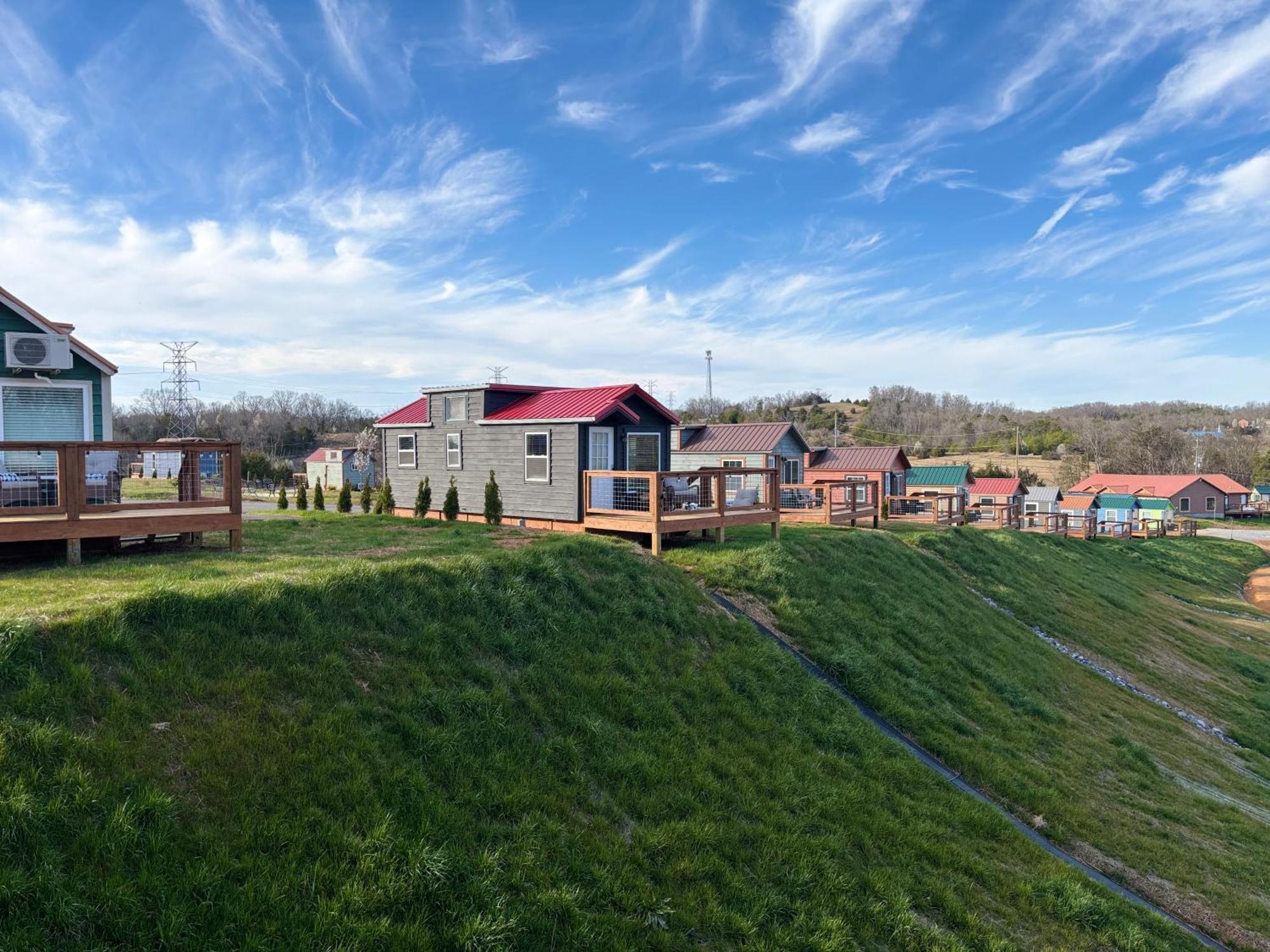 Sojourn Lodging Sevierville Bagian luar foto