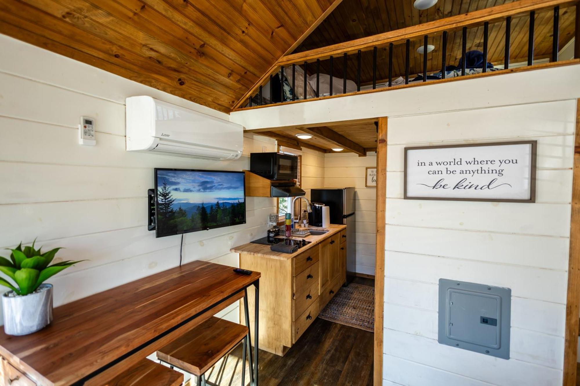 Sojourn Lodging Sevierville Bagian luar foto