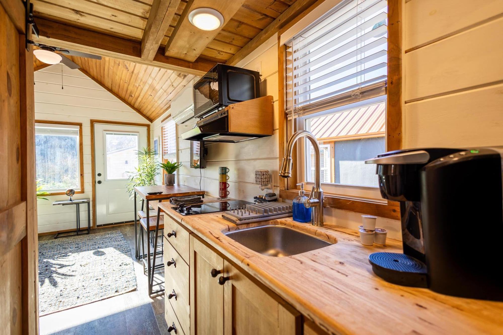 Sojourn Lodging Sevierville Bagian luar foto