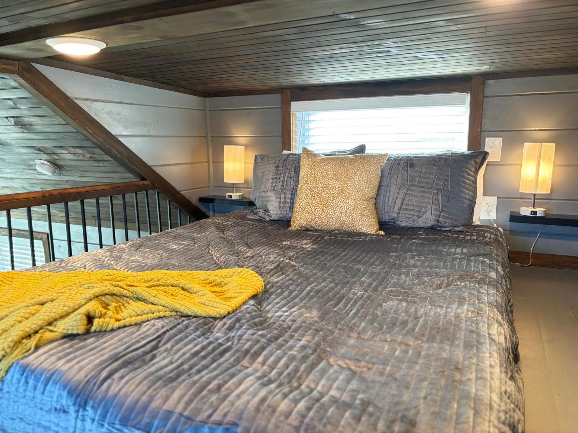 Sojourn Lodging Sevierville Bagian luar foto