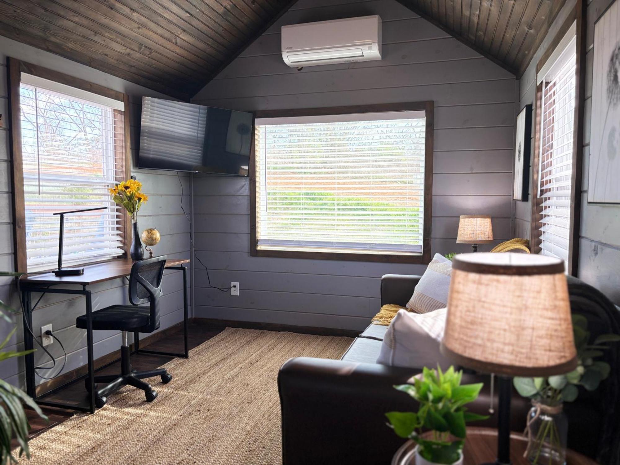 Sojourn Lodging Sevierville Bagian luar foto